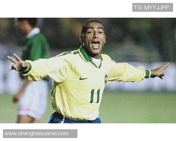 足球明星11号现役球员的辉煌历程与赛场表现分析