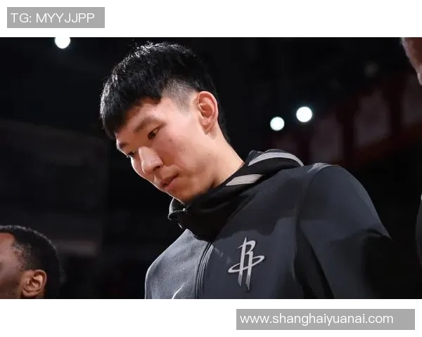 足球明星对周琦的赞美与期待共同描绘中国篮球的未来之路 足球明星对周琦的赞美与期待共同描绘中国篮球的未来之路